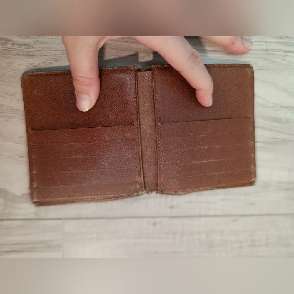 Louis Vuitton Monogram Bi Fold Wallet  Authentic Unisex - Picture 5 of 8